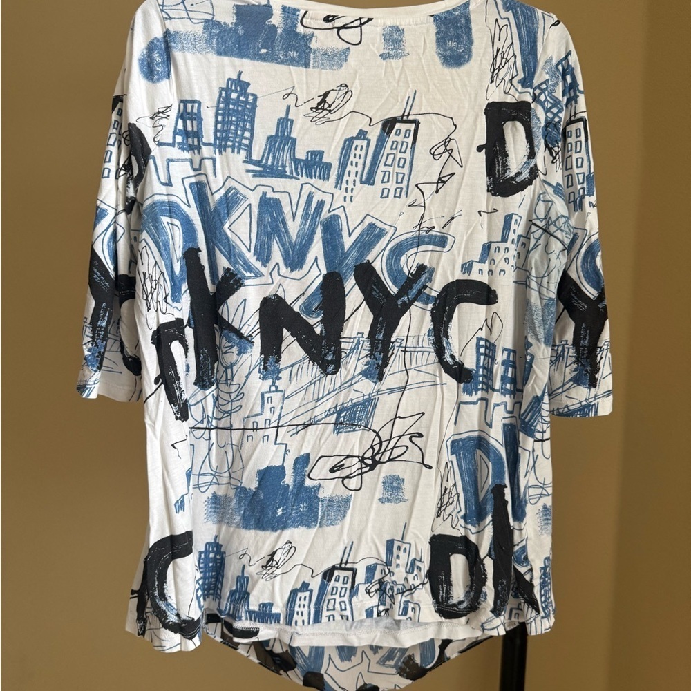 DKNYC White Blue Graphic Blouse - Picture 5 of 6